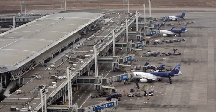 24 Marzo 2011 Aeropuerto Pudahuel y aviones Lan